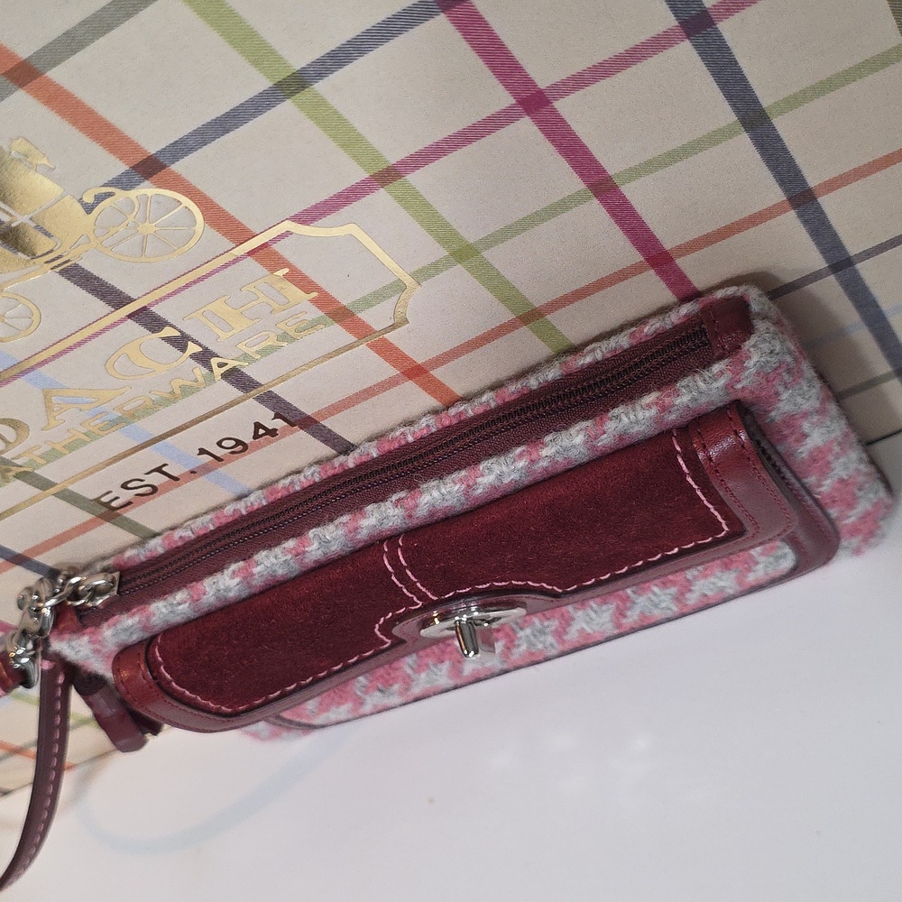 NEW, Vintage Coach Hamptons Houndstooth Skinny Turnlock Wristlet - Picture 9 of 16